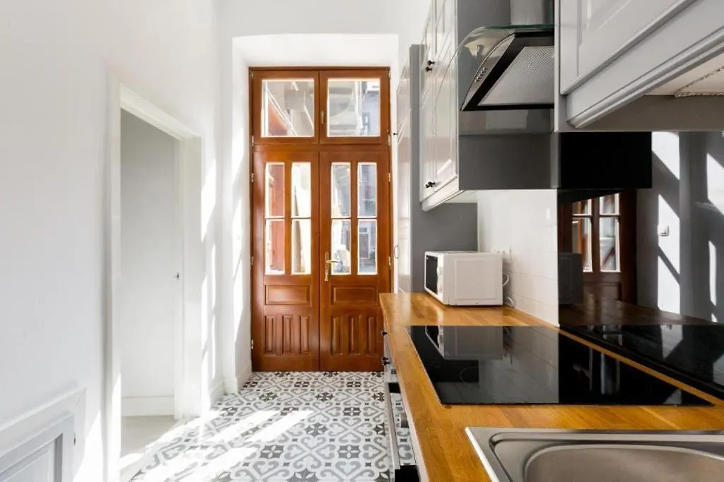 Vintage Vibe: Your Central City Escape Budapest Apartamento