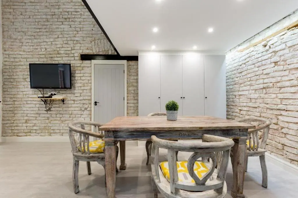 Vintage Vibe: Your Central City Escape Budapest Apartamento