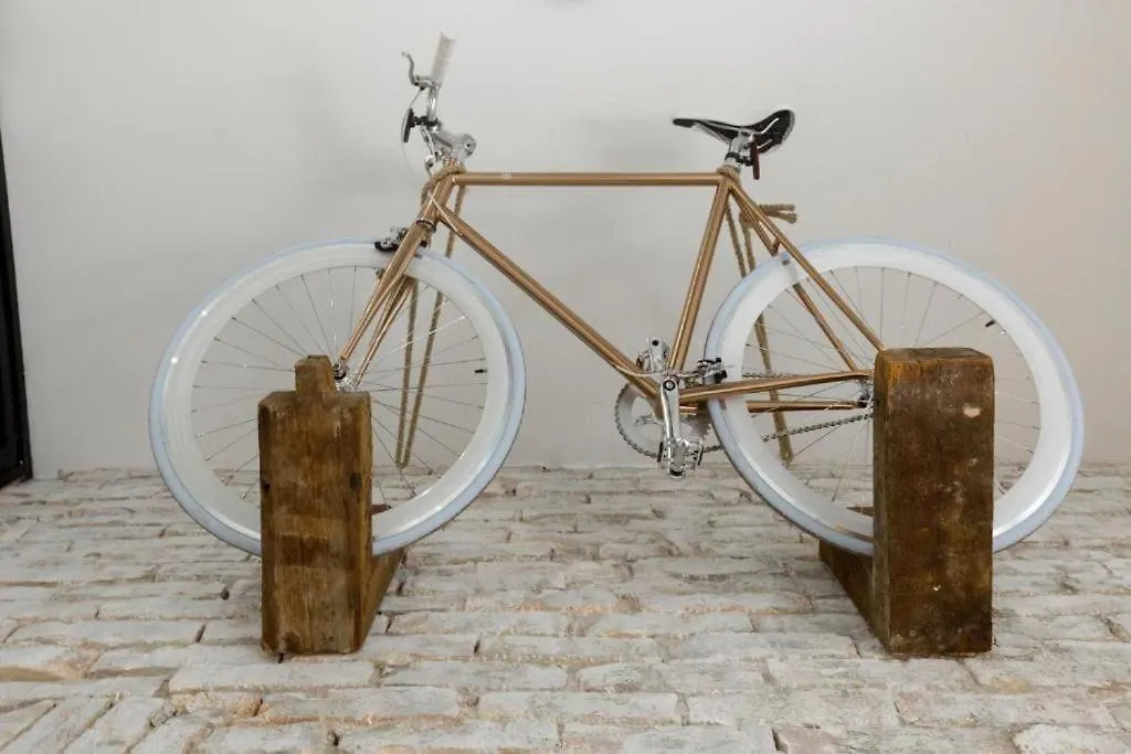 Vintage Vibe: Your Central City Escape Budapest Appartamento